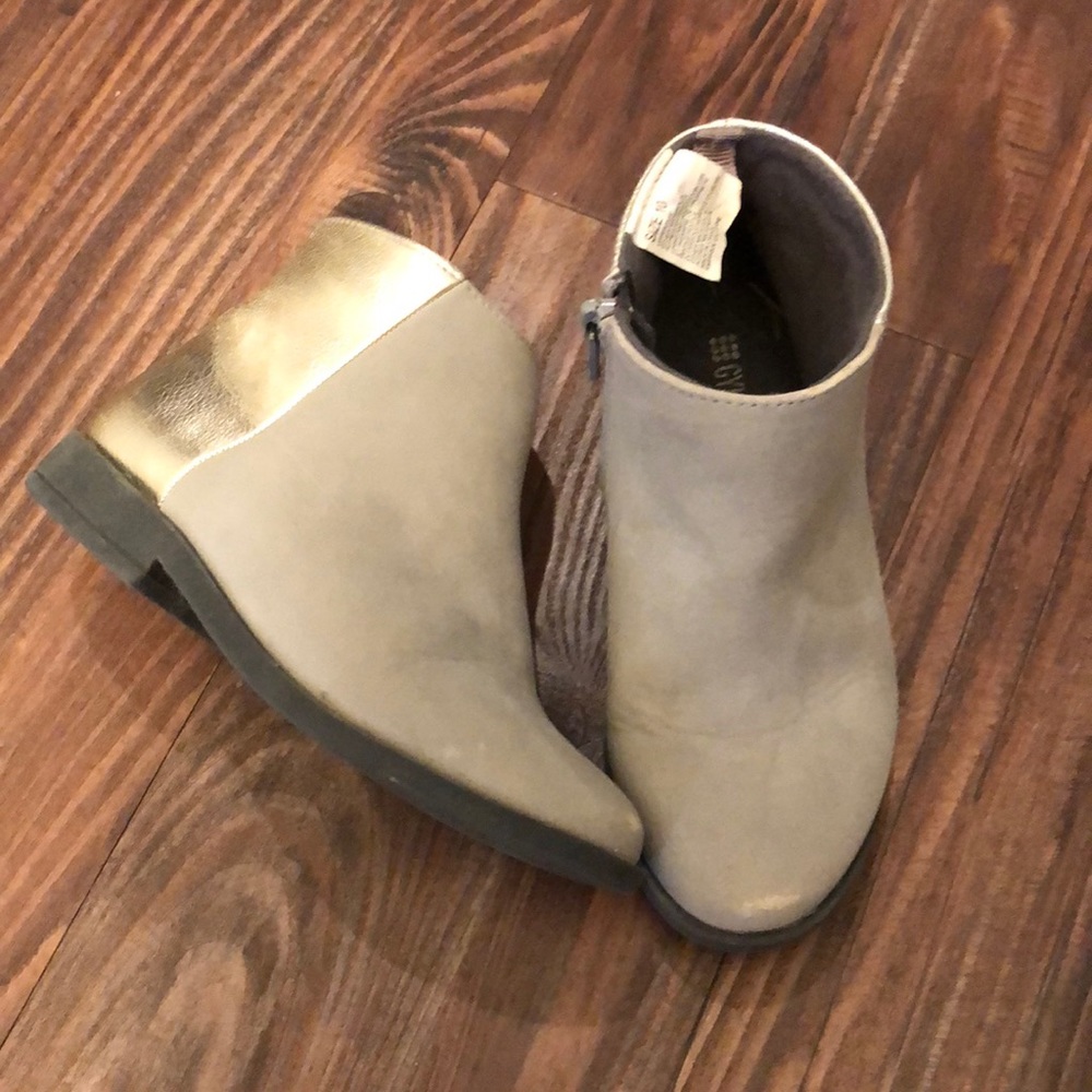 Size 10 silver Gymboree booties in guc